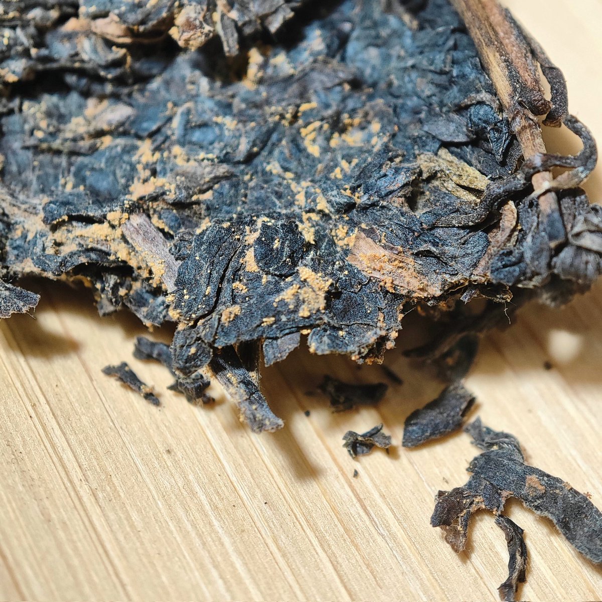 ExquisiteLeaves's tweet photo. Nice proportion of #GoldenFlowers on this #FuBrickTea #🍵🌿👌 https://t.co/cqBZQFVFeC