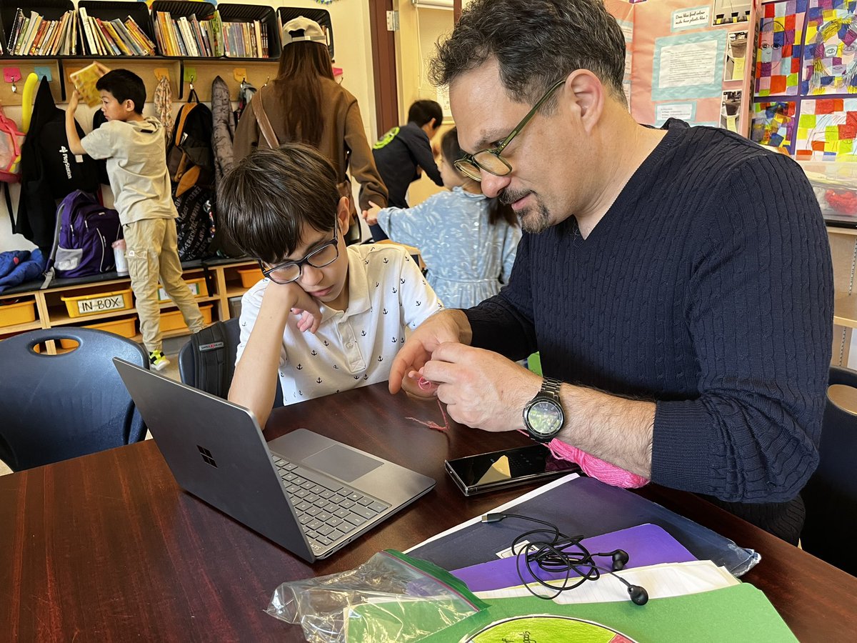 Grade 4s <a href="/westcot_school/">Westcot School</a> are learning to finger knit and today they taught their families!