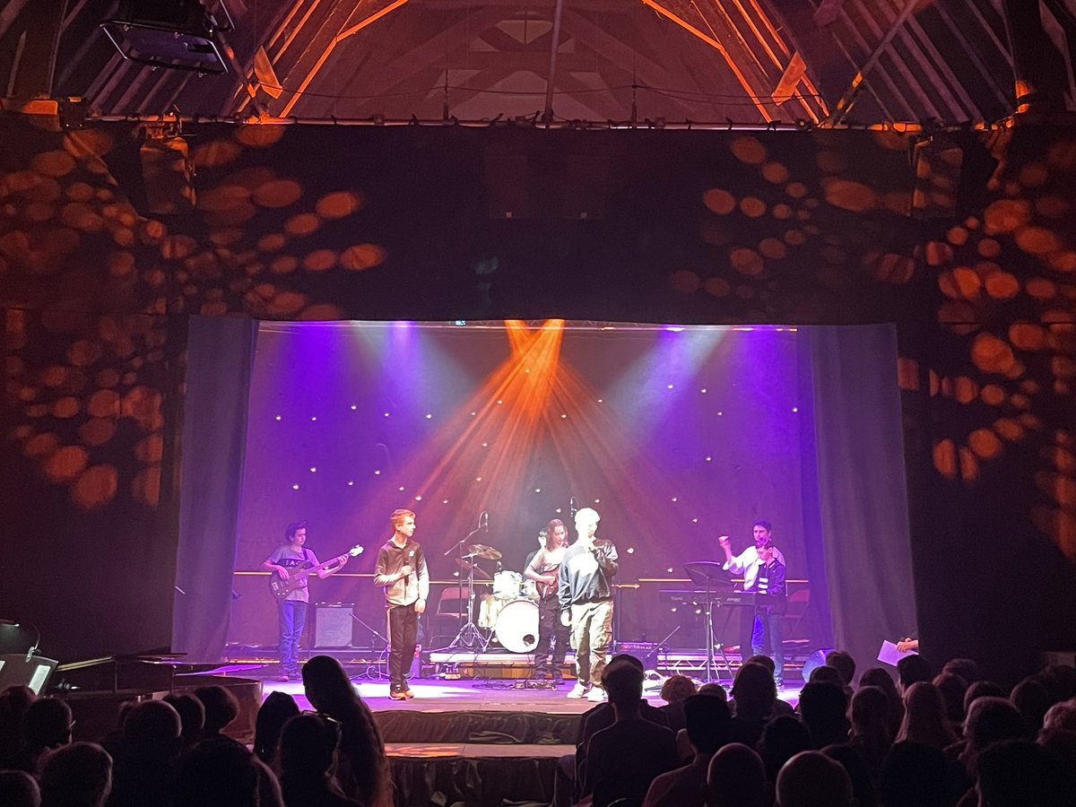 Friday celebrations for Fifth going on GCSE study leave today! Congrats also to Toby in Shell - our new House Chess Champion! And finally, 👏 👏 👏 to the incredible talent from our house band &amp; singers Harrison &amp; Alex performing at <a href="/ArdinglyMusic/">Ardingly Music</a> ABC concert! 🎶 💙 🤍