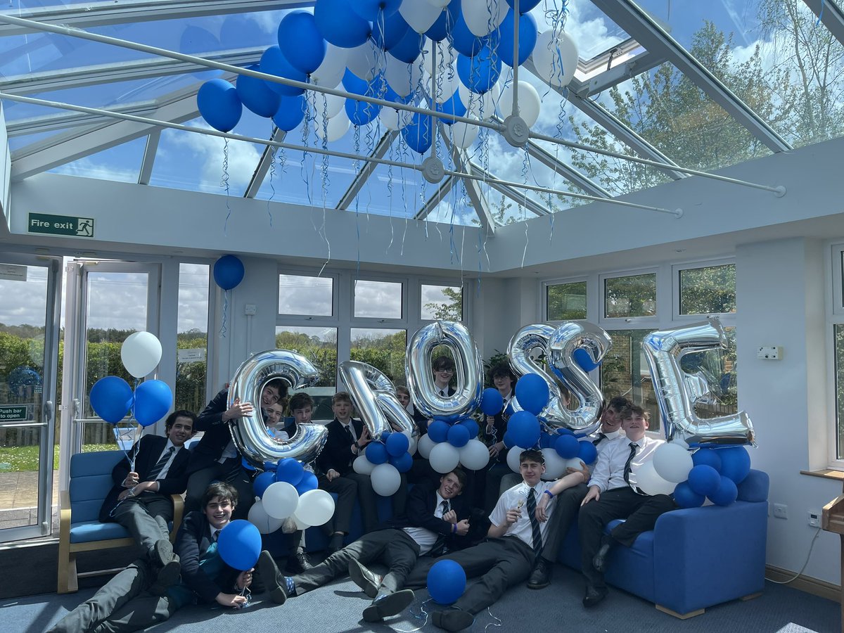 CrosseHouse's tweet photo. Friday celebrations for Fifth going on GCSE study leave today! Congrats also to Toby in Shell - our new House Chess Champion! And finally, 👏 👏 👏 to the incredible talent from our house band &amp; singers Harrison &amp; Alex performing at @ArdinglyMusic ABC concert! 🎶 💙 🤍 https://t.co/bASkEGDpk8