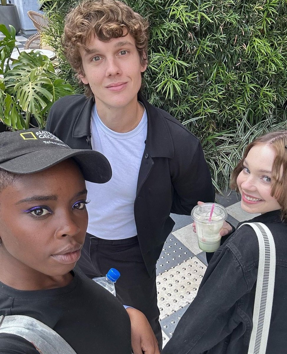 JuliaMariaVent4's tweet photo. Hunter, Joy and Emma 💜 https://t.co/atRxKf76Wl
