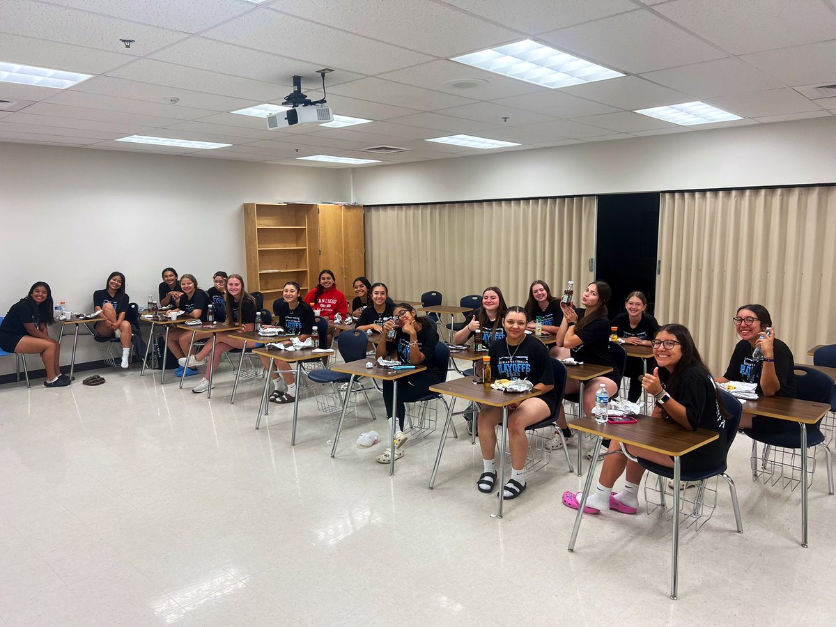 HarlanHawks_SB's tweet photo. Taco team breakfast and we’re off! Heading to Raymondville for game 2 of our best of 3 series. Safe travels to everyone traveling. Send us your best HAWK YEAH and all your good vibes! ✨ 

#EarningOne 🦅 https://t.co/qyr24rgNNF