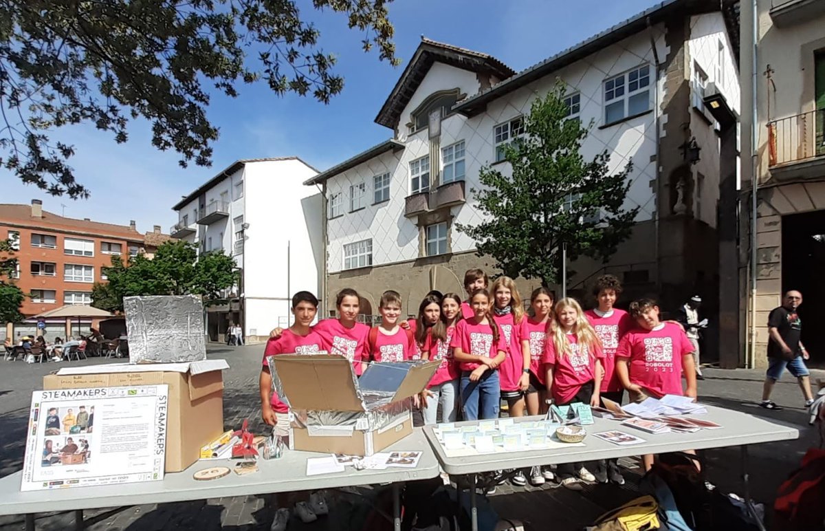 costaillobera's tweet image. Un equip de 6è de Primària i de  2n d'ESO ha participat de la fira Robolot amb el #projecteFAIG @Costaillobera, @cesirecat, @ROBOLOT