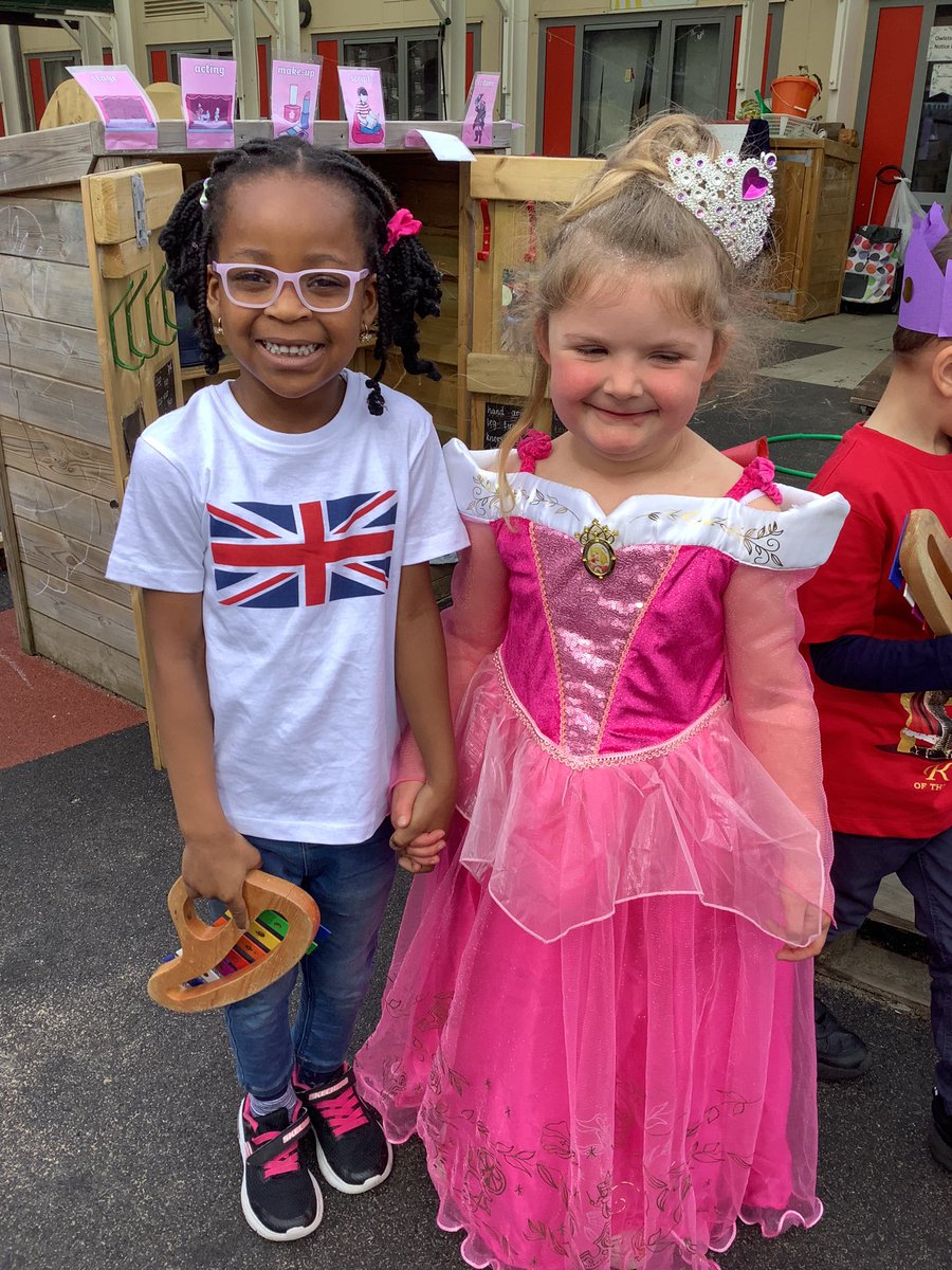 KnockhallEYFS's tweet photo. Happy Coronation Day from the Reception children👑 https://t.co/QHJzTCSkj0