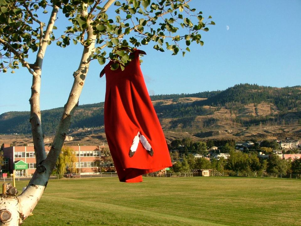 thecanadiancntr's tweet photo. Today & every day, we stand in unity with our #Indigenous partners in honouring the memory of Indigenous women, girls & gender-diverse people who have been lost to violence.
#MMIWG2S #RedDressDay #ThisMustStop
📷 #REDressProject by Artist Jaime Black
https://t.co/aJDY0iLC5p https://t.co/Dz7eOikIQN