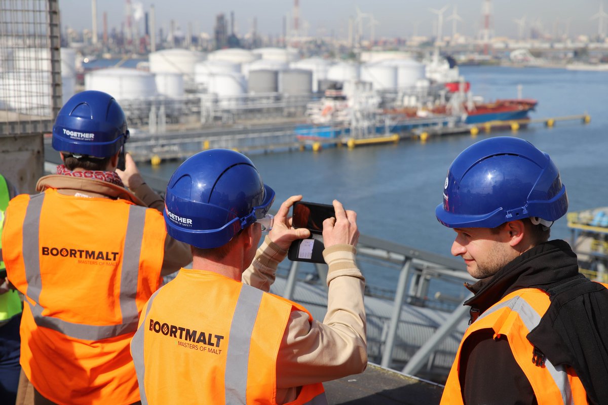 (1/3) In the last 2 days, Boortmalt was delighted to welcome young French farmers from <a href="/_AXEREAL/">AXEREAL</a>  in Antwerp's city and its malting plant.

This visit is part of a 3 years program allowing them to discover in depth the activities of the Axéréal group.