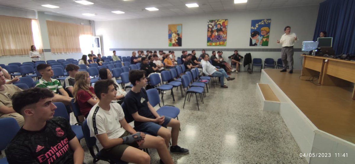 salesianosELX's tweet photo. En la jornada de ayer jueves, en nuestro de formar a sus alumnos con las últimas tecnologías, contamos con la presencia de los técnicos de @Araworks   que explicaron a nuestros alumnos que es la industria 4.0.
#AbrimosCaminos https://t.co/I2sZqC0akv