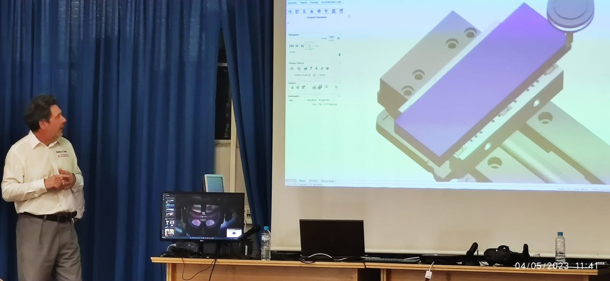 salesianosELX's tweet photo. En la jornada de ayer jueves, en nuestro de formar a sus alumnos con las últimas tecnologías, contamos con la presencia de los técnicos de @Araworks   que explicaron a nuestros alumnos que es la industria 4.0.
#AbrimosCaminos https://t.co/I2sZqC0akv