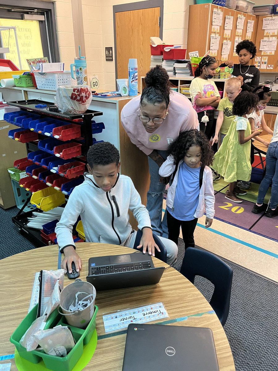 mrskhaller's tweet photo. Minecraft STARCON!!! #PremierStars #computersciencestudents @SEstarsR2 @RichlandTwo https://t.co/nFceLWV65U
