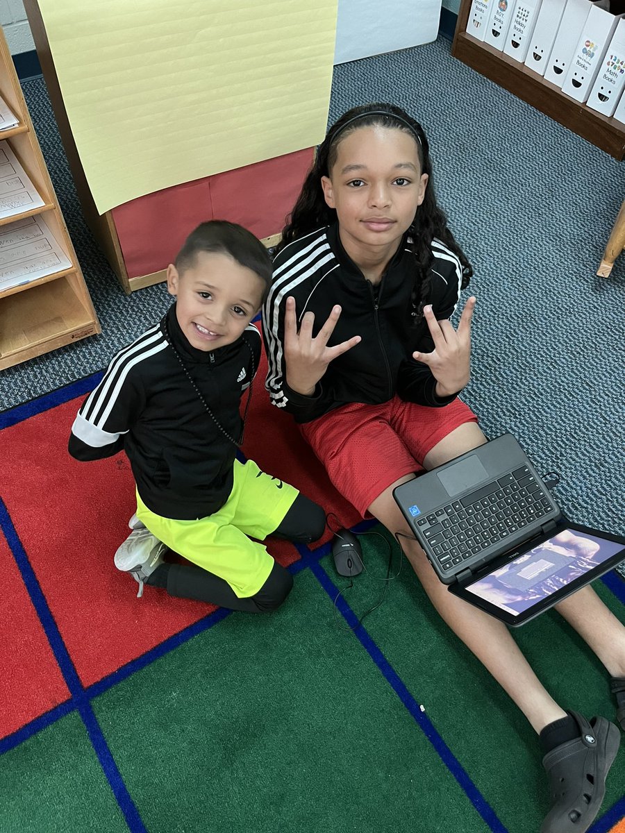 mrskhaller's tweet photo. Minecraft STARCON!!! #PremierStars #computersciencestudents @SEstarsR2 @RichlandTwo https://t.co/nFceLWV65U