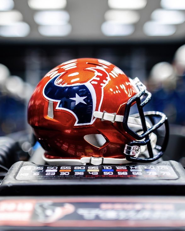 HoustonTexans's tweet photo. We've got a challenge for y'all 👀
 
If the Likes and RTs are equal on this post at exactly 3 p.m. CT, we'll chose someone to win a Battle Red Mini Helmet 🤘 https://t.co/3gRwofUXWJ