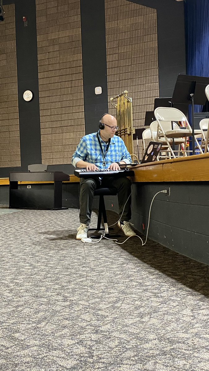 SayvilleMSMusic's tweet photo. Mr. Diekmann at his finest 🎹 🎶 https://t.co/5i41BUFvBt