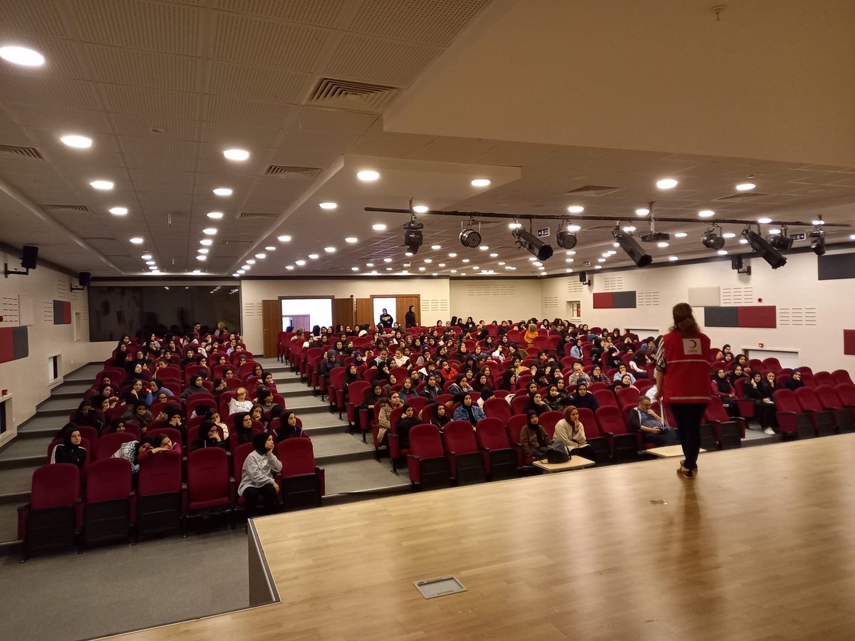 📌Kocaeli Toplum Merkezimizde yürütülen Çocuk Programları kapsamında Gebze Kız Anadolu İmam Hatip Lisesi'nde Çocuk Yaşta Evlilikleri Önleme ve Kız Çocukları Bilgilendirme Semineri düzenlendi.  💫