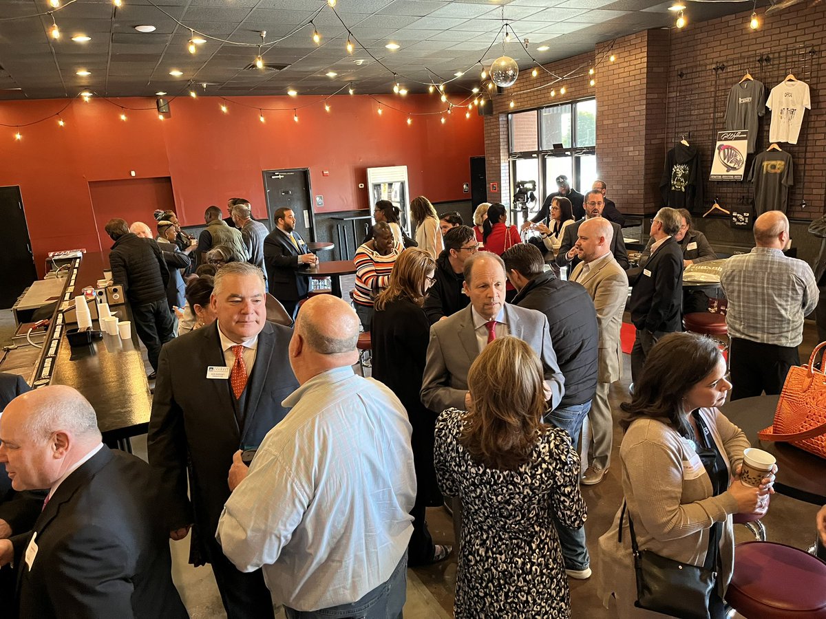 IanTLovejoy's tweet photo. Joining business leaders from throughout the area at today’s Manassas Business Appreciation Breakfast. 

Our entrepreneurs and small business owners are the backbone of our local economy. 

Thanks for all you do. #CommerceInAction #SmallBusiness https://t.co/tgg37U7LyQ
