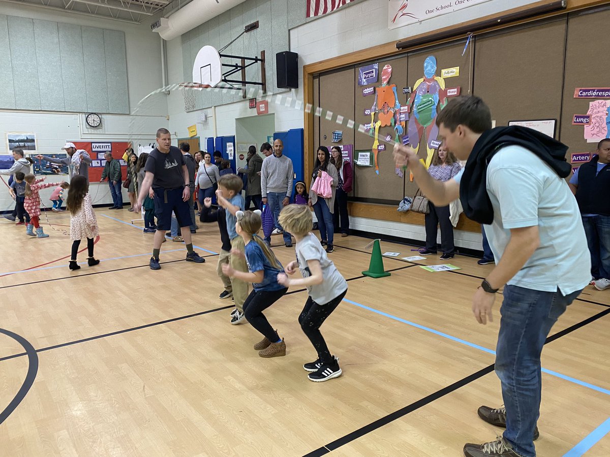 CPESspecialist's tweet photo. Thank you to all the families that came to Family Fine Art Night! It was great seeing you all and “training” in the gym with you! #cpesbelieves https://t.co/87rVKs6F8s