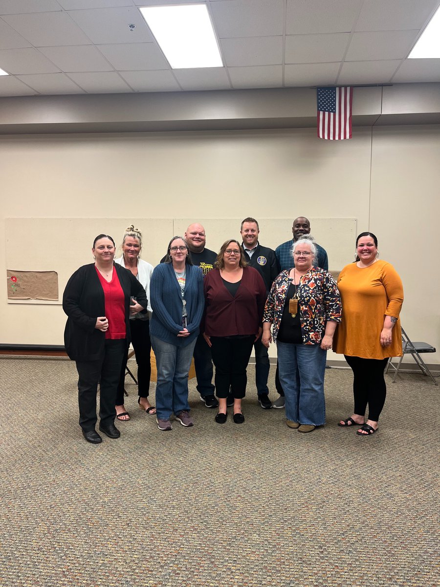 EmilyASchaeffer's tweet image. The OG&apos;s! 

This group of Nettle Creek teachers spent this week completing Orton Gillingham training. #continiouslearning #goodtogreat #SmallschoolBigexperience @lizbryant112 @coachCB60 @EtLanum23