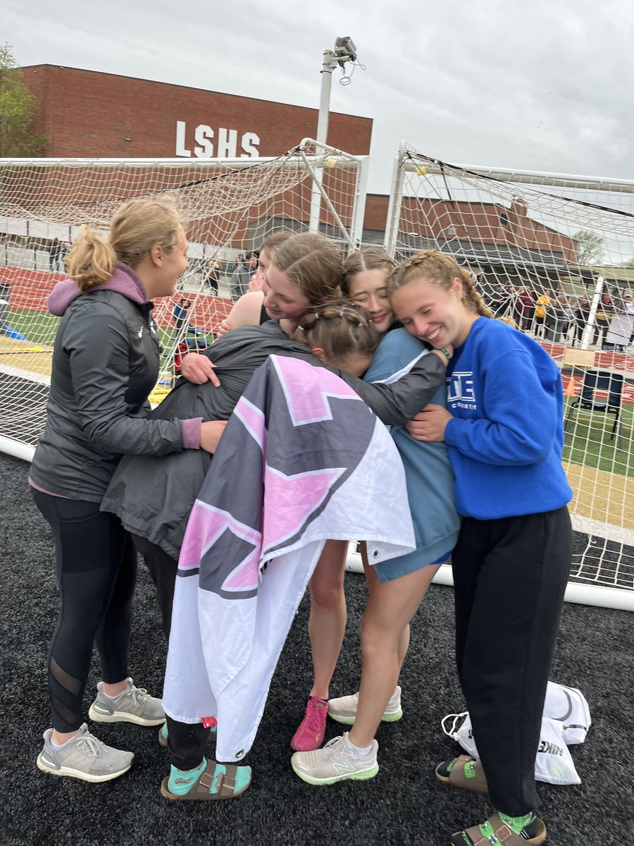 MrEnglishLHS's tweet photo. Sophie Lane’s last race for LHS😢

Sophie’s impact on @JaysXC and Track is undeniable and we are going to miss her dearly. She represents everything we want our programs to stand for and you can’t find a better example of Leaders Eat Last!

Well done, Sophie. Well done. https://t.co/18M0SeJSN5