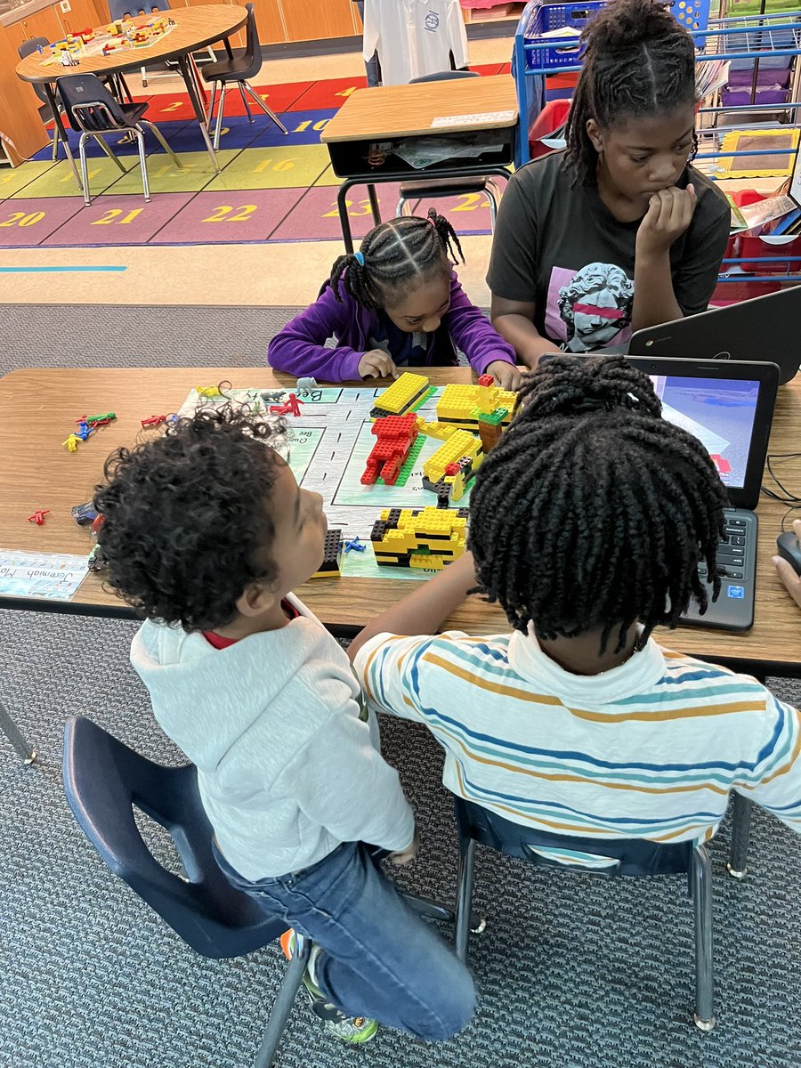 mrskhaller's tweet photo. More STARCON fun!!! #PremierStars #computersciencestudents @SEstarsR2 @RichlandTwo https://t.co/ZVRdoj1mEu