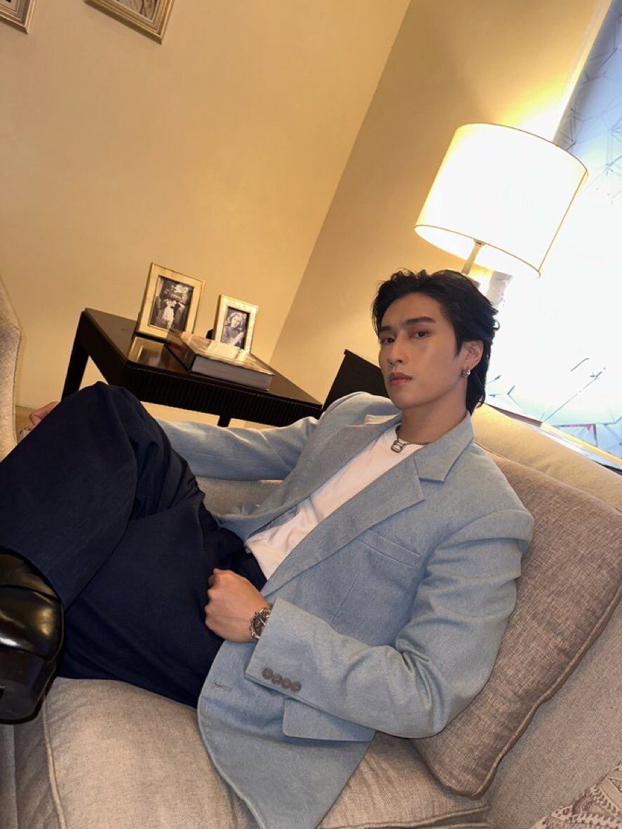 rosana_b_i_b_i's tweet photo. พี่เลี้ยงเราได้นะ

หรอครับ พี่อายุเท่าไหร่​ครับเนี่ย

25

ครับพี่ ผม 28 แต่ถ้าพี่อยากเลี้ยงผมก็ไม่ติด https://t.co/WpmUQgbJEB