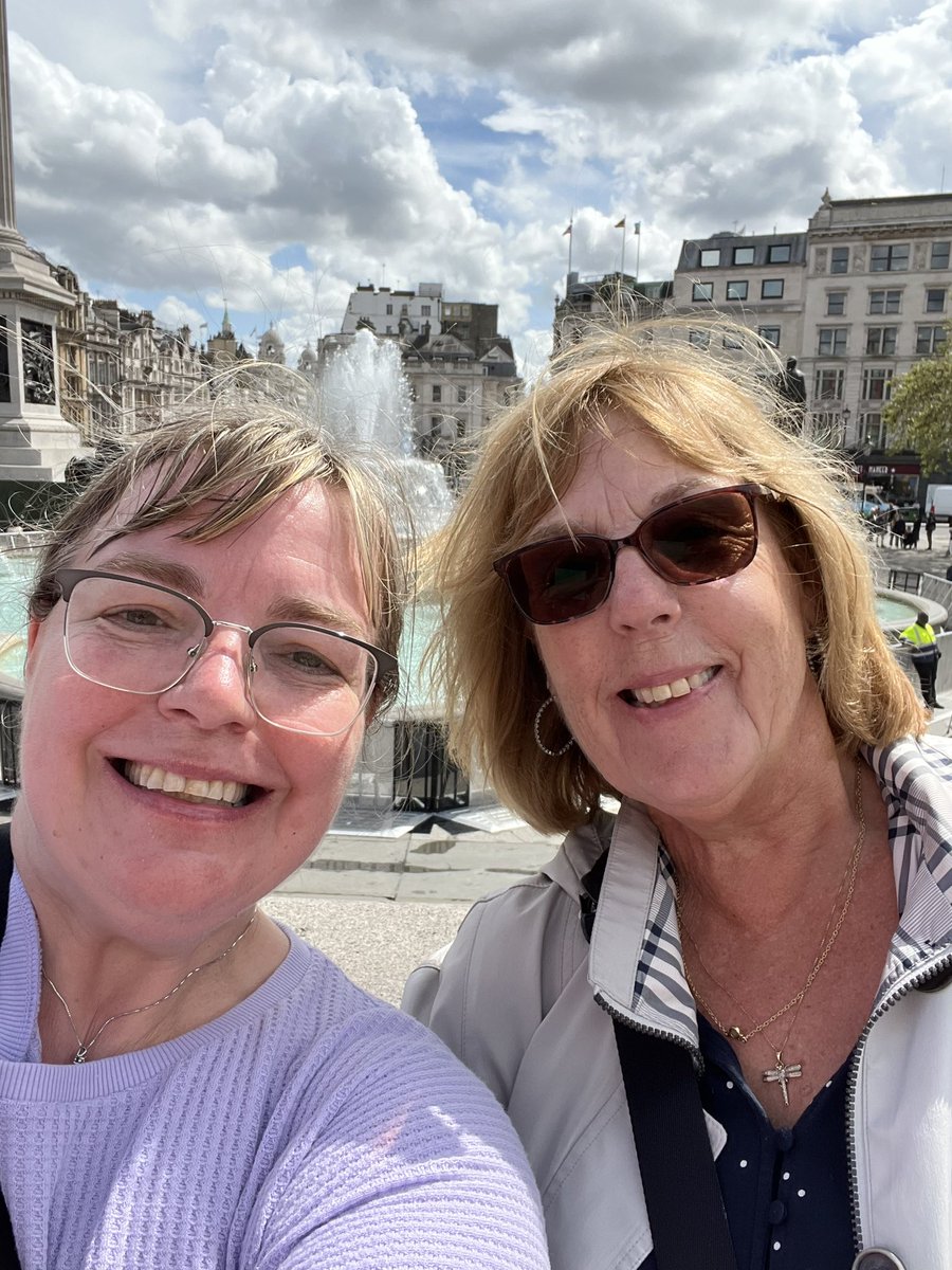 Wbaokay's tweet photo. 2 sisters from #Guelph at the #Coronation https://t.co/gdk880fW25