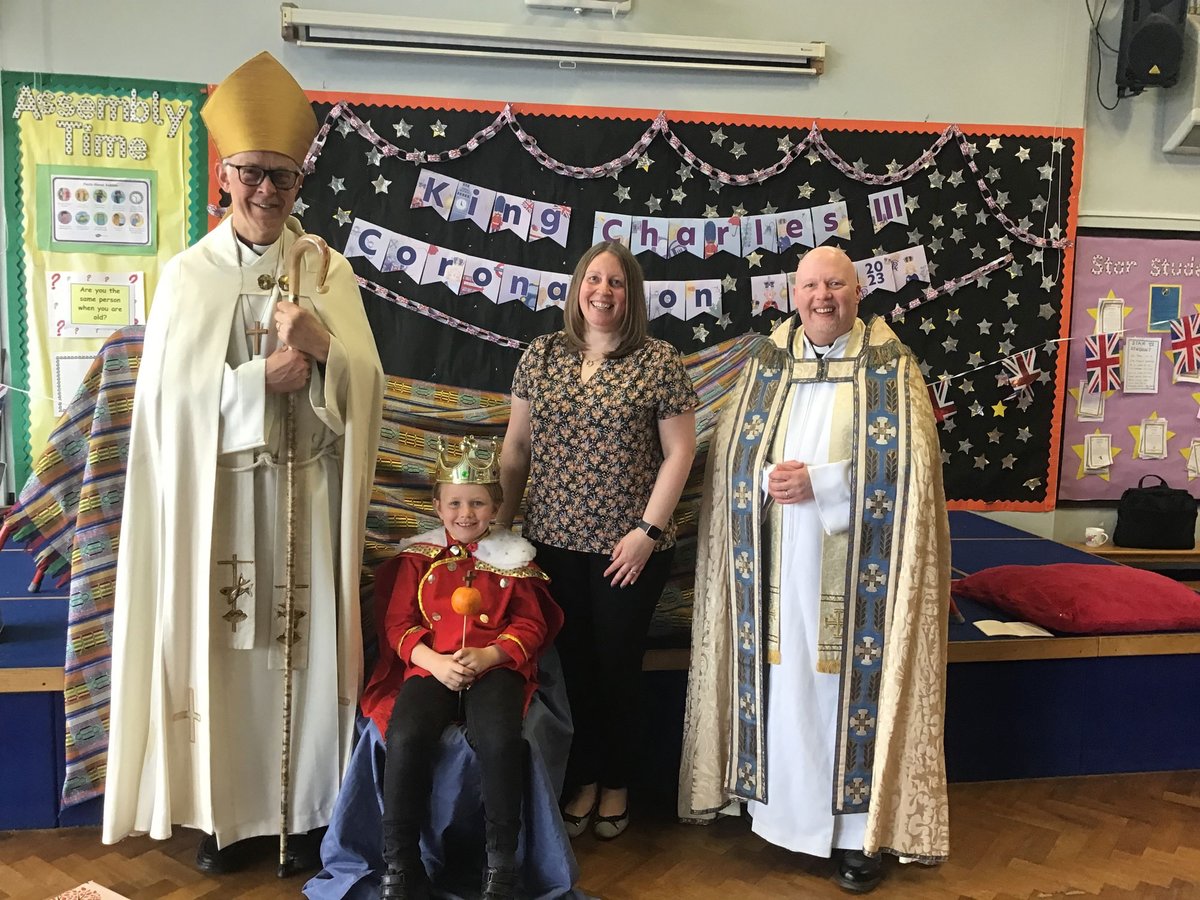 #KingCharles has already been crowned - in #Derbyshire - by the Bishop of Repton!

Read the full story:
derby.anglican.org/en/bishop-malc…

#CoronationWeekend <a href="/madederbyshire/">Made In Derbyshire</a> #faith <a href="/MelbourneInfant/">MelbourneInfant</a> #melbourne