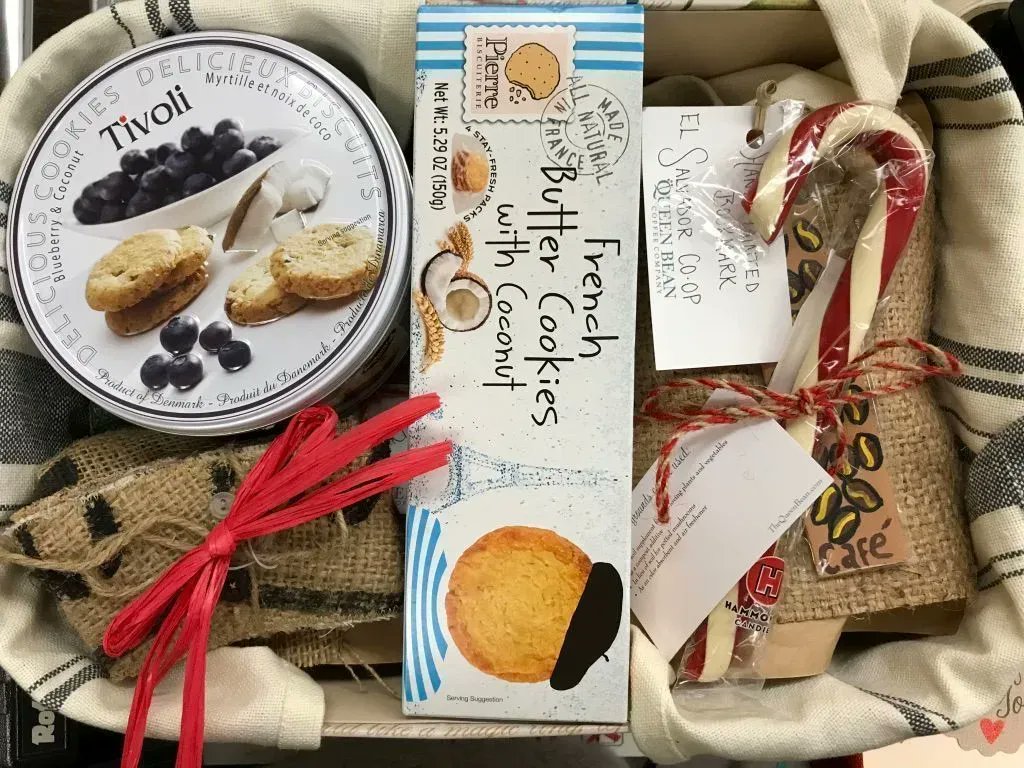 #MothersDay is almost here! Be it a new mom or seasoned mom, #coffee makes a great gift! Custom baskets, home brewing kits, and an array of Samplers: buff.ly/2QSGyt1

#TheQueenBean
#MomLove #MothersDay2021 
#MillsCoffee