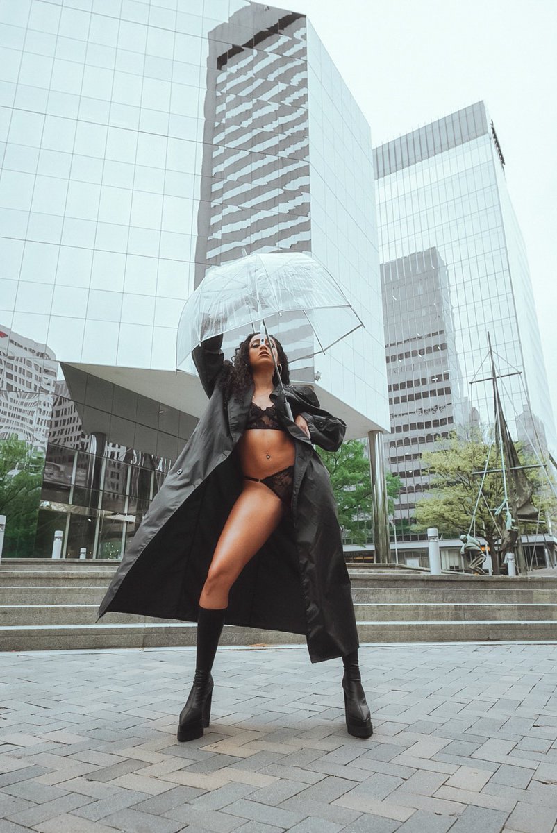 aspenonlife's tweet photo. Everyday the sun won’t shine
But that’s why I love tomorrow 

📸: @renzofit_media 

@rumorsboutique 
@aureliaintimates.official 
@stevemadden 

#rainyday #aprilshowers #spring #rainshoot #aspenonlife #editorialphotoshoot #umbrella #rva #rvamodel #dmv #dmvmodel https://t.co/1jaslI3pYZ