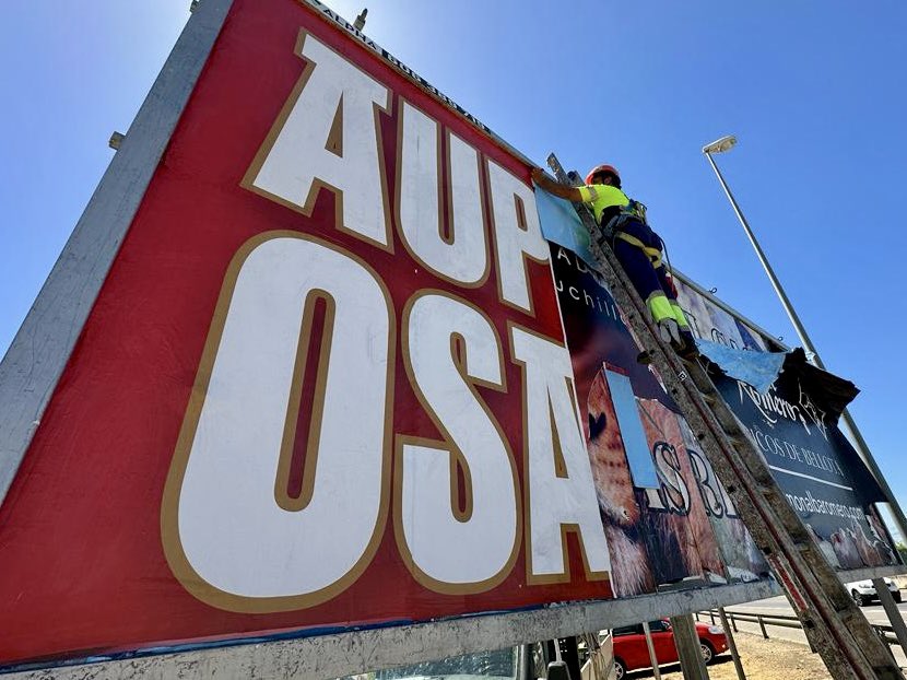 ehbildu's tweet photo. Sevilla tiene un color especial ❤️💙

AUPA OSASUNA! https://t.co/pxg8mFy6Tj