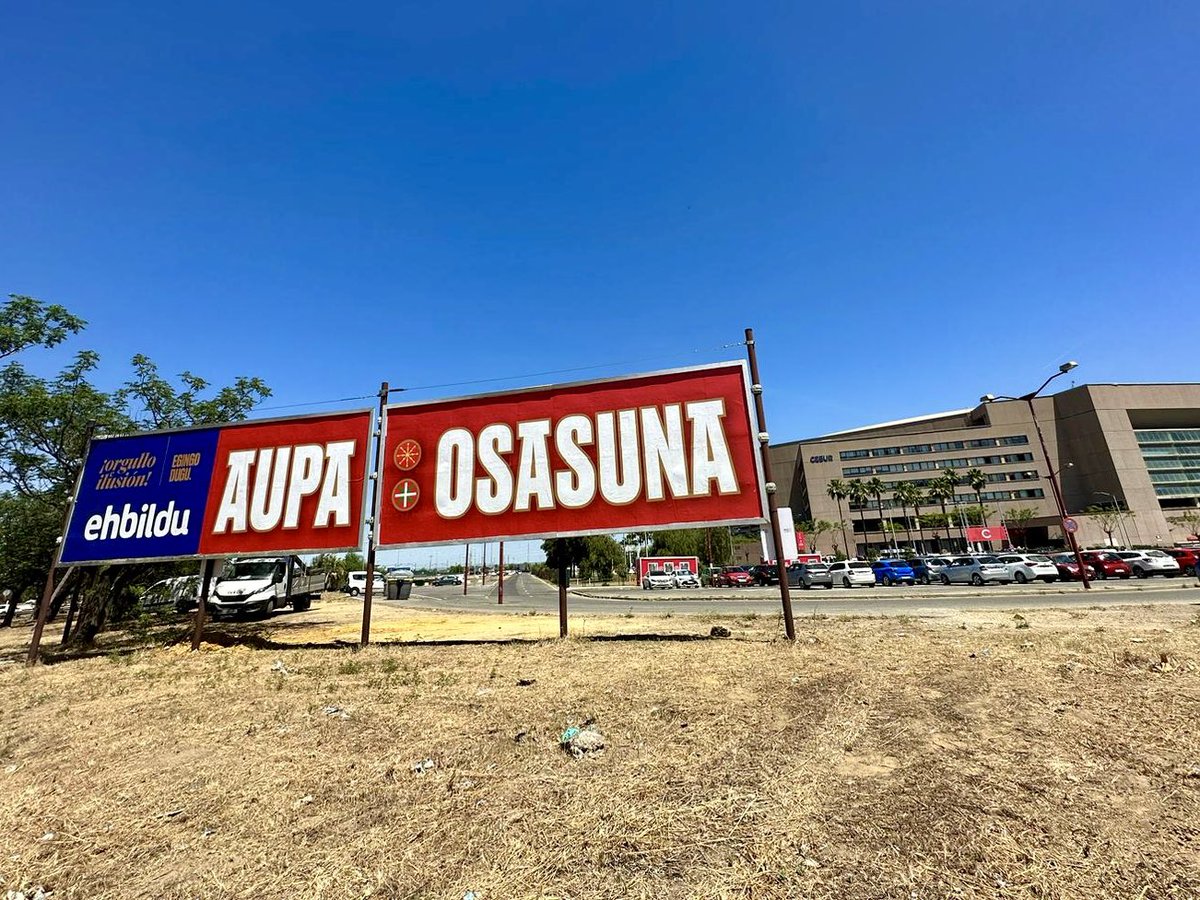 ehbildu's tweet photo. Sevilla tiene un color especial ❤️💙

AUPA OSASUNA! https://t.co/pxg8mFy6Tj