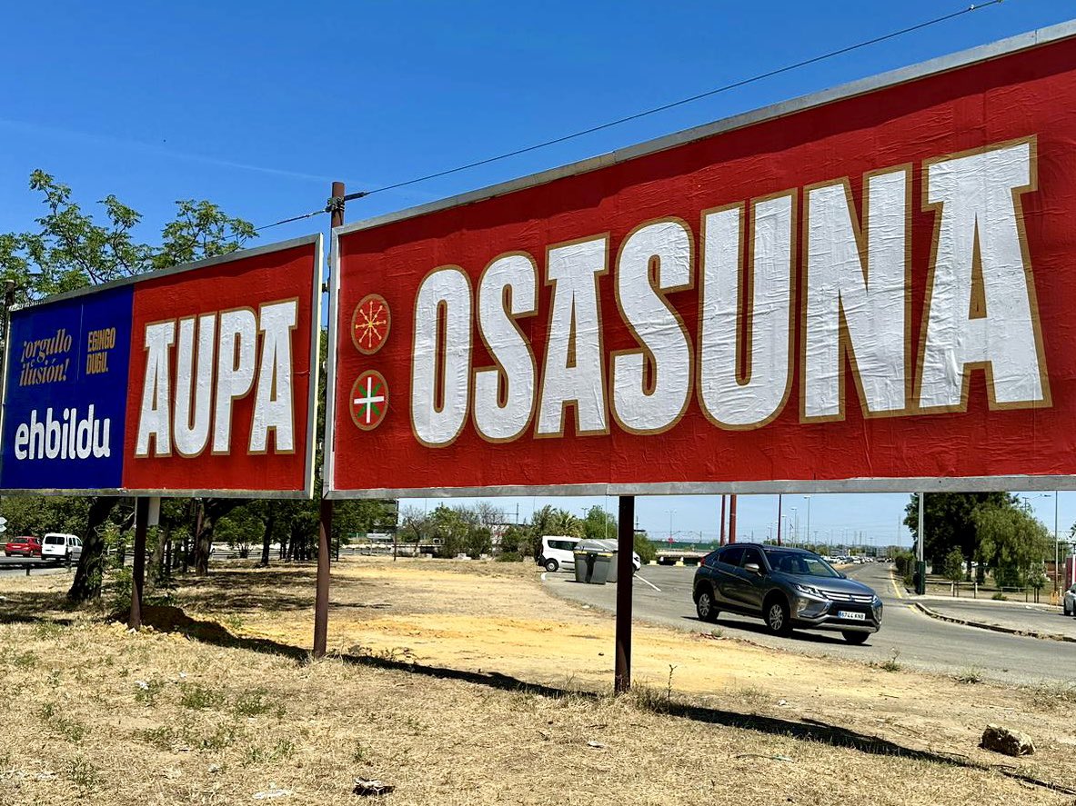 ehbildu's tweet photo. Sevilla tiene un color especial ❤️💙

AUPA OSASUNA! https://t.co/pxg8mFy6Tj