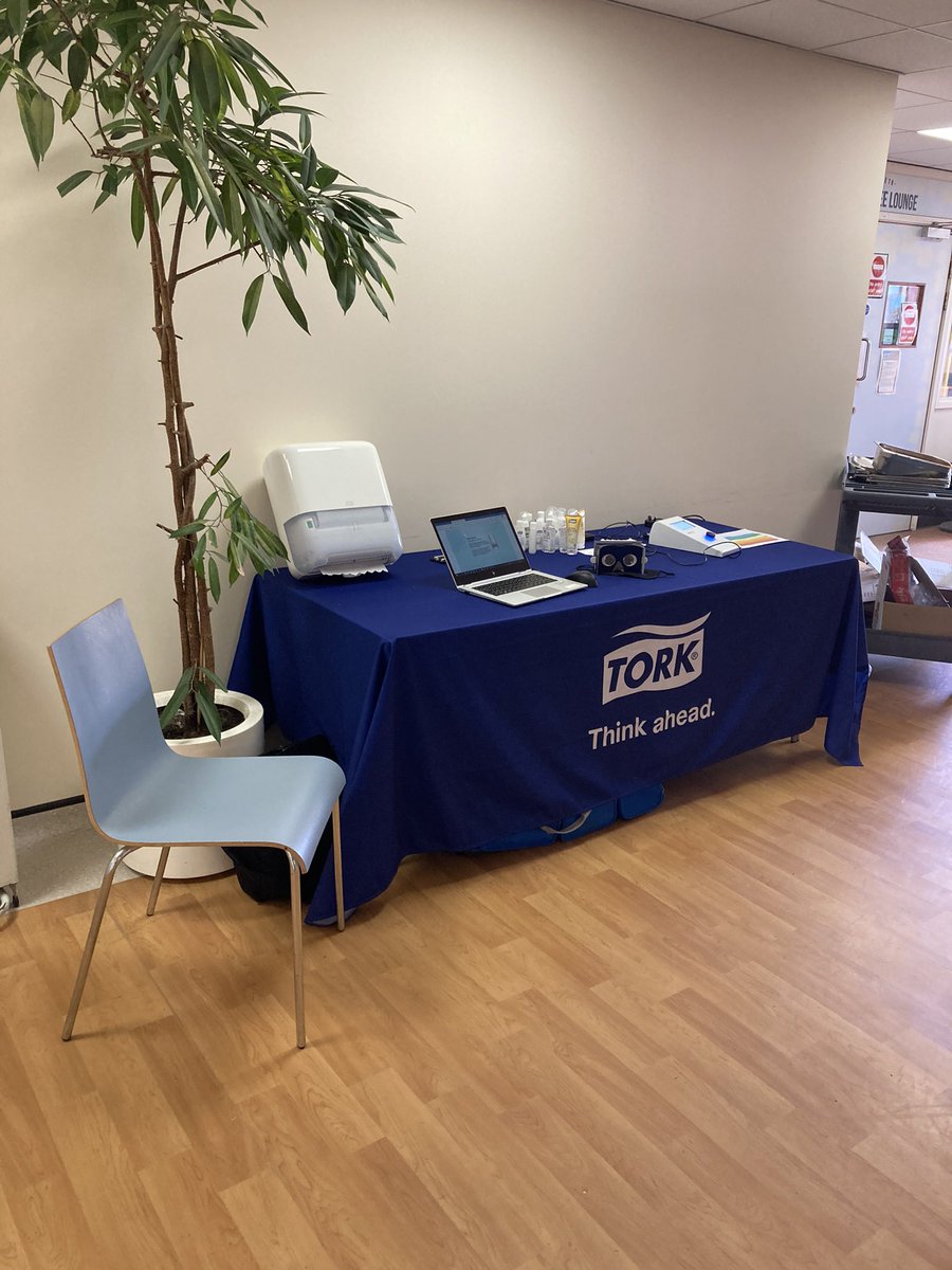 AnneBrake4's tweet photo. Arrived at Royal Bournemouth Hospital outside Oasis restaurant- come and try our TORK VR Training and hand care advice!   #torkcleanhands https://t.co/aK46Sqpwmv