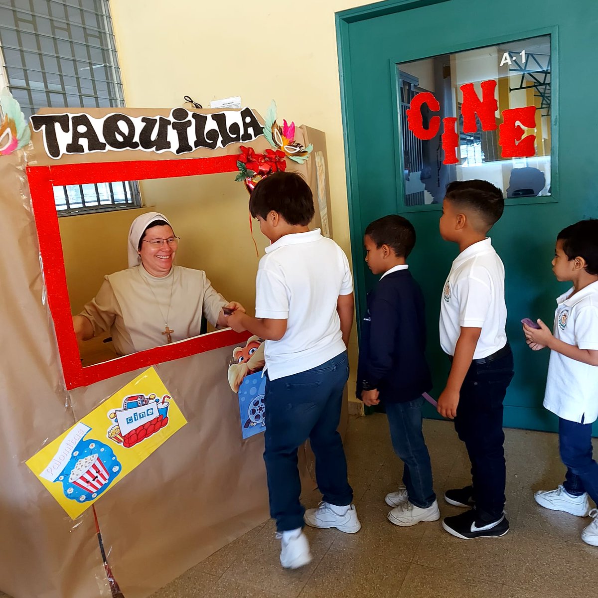 purezapanama's tweet photo. El cierre de la semana cultural tuvo momentos muy divertidos con una mañana de cine y la visita de nuestros amigos de FE TV, acompañados de Sarnoso #purezapanama #semanacultural #FETV #coolzone05 #coolattack https://t.co/lSdWvZFGMw