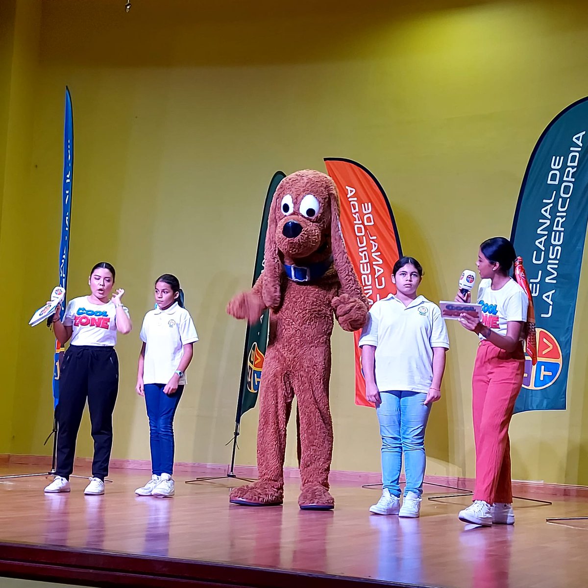 purezapanama's tweet photo. El cierre de la semana cultural tuvo momentos muy divertidos con una mañana de cine y la visita de nuestros amigos de FE TV, acompañados de Sarnoso #purezapanama #semanacultural #FETV #coolzone05 #coolattack https://t.co/lSdWvZFGMw