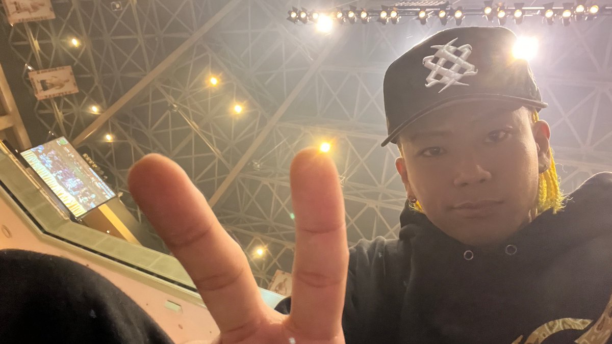 K_FORCE88's tweet photo. 2019.11.2 ここで鳴り響いて始まった
2023.5.4 またこの場所に鳴り響いた

こうやって歴史的なタイミングに会場で食らってしまった時には俺がその会場で1番鳥肌だからな

止まった歯車がまた動き出したらまたあの曲が鳴り響く
https://t.co/4IEDEw7QLW
誰も置いてかれないように

#AXIZ復活 #noah_ghc https://t.co/H9cKaKeJaA