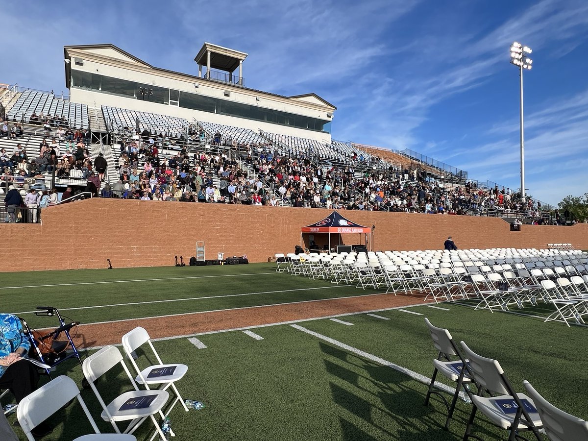justin_terrell's tweet photo. Absolutely spectacular weather for the @carson_newman_u spring commencement. So proud of all our graduates! Soli Deo Gloria! https://t.co/McdykZ41ck