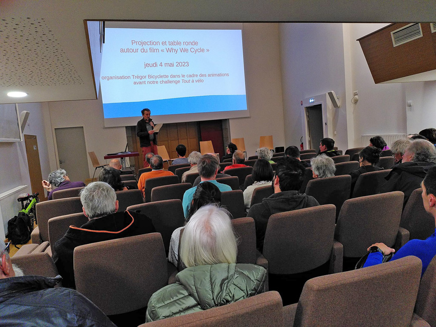 TreBicy's tweet photo. Hier #projection du film #whywecycle @ville_lannion
Questions de Guillaume Leroux (président de l'asso), et échanges dans la salle avec Carine Hue (élue @AggloLTC), @seb_marrec (consultant en mobilités @bl_evolution), @houzet_olivier (maire de St-Quay-Perros)
#inspiration #vélo https://t.co/nZ8rKyX4OF
