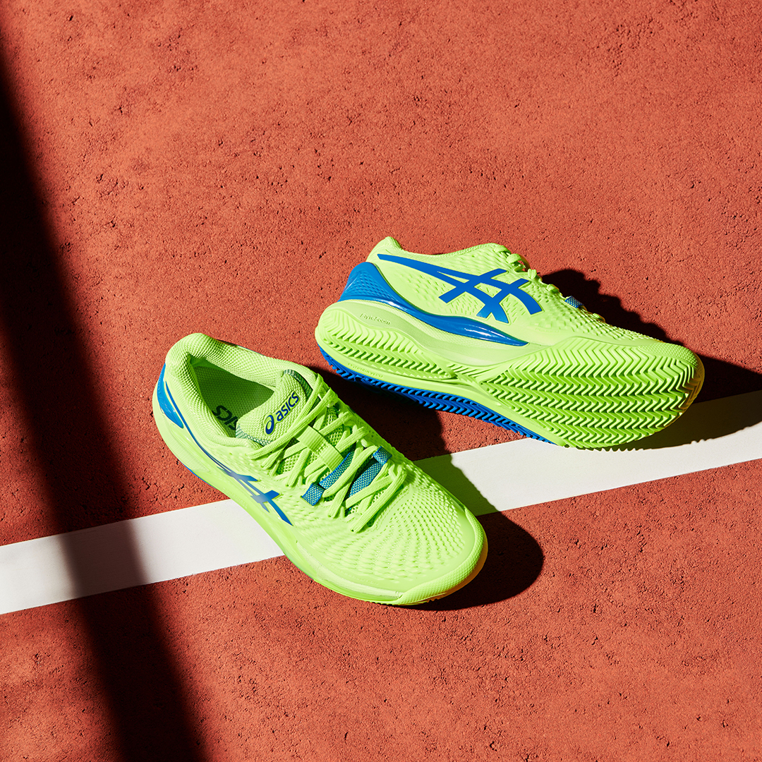 ASICSTennis's tweet photo. The #GELRESOLUTION 9 CLAY tennis shoe offers outstanding kinetic stability to support your dynamic footwork along the baseline – and helps you feel profound confidence as if you anticipate each move. 💚🎾 #ASICSTennis https://t.co/IWIeQavnq1