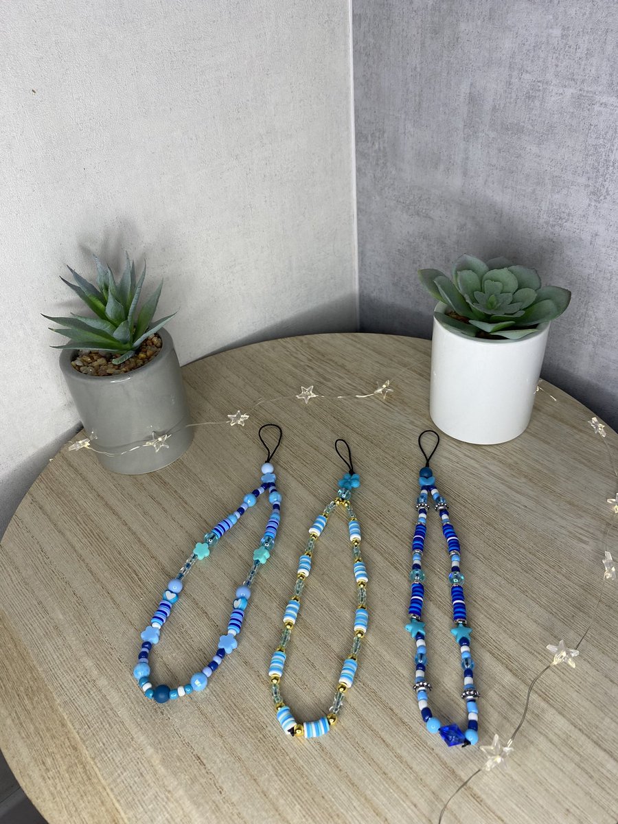 chloebrb_'s tweet photo. Hello ! Nous vendons toujours des bijoux de téléphone, possibilité de les personnaliser, n’hésitez pas à RT ! 📿

+ d’infos en DM 📧

#handmade https://t.co/IvwAK5EVUo