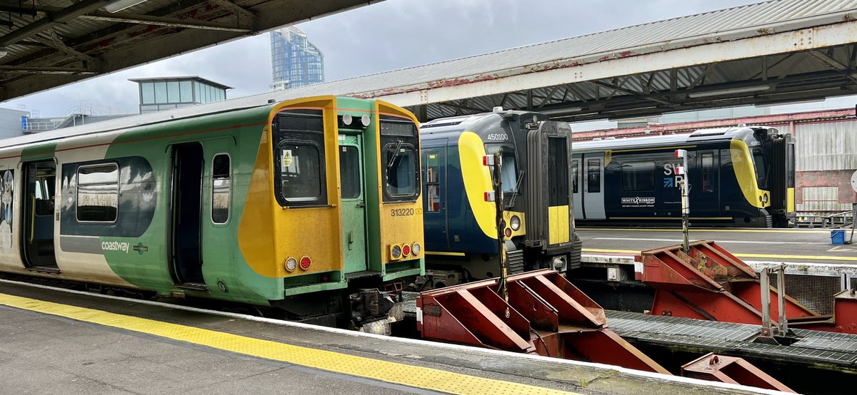 PlatformEdge1's tweet image. Portsmouth Harbour ✅

313220 prepares to depart but before boarding I saw some South Western class 450s #Class313 #Class450