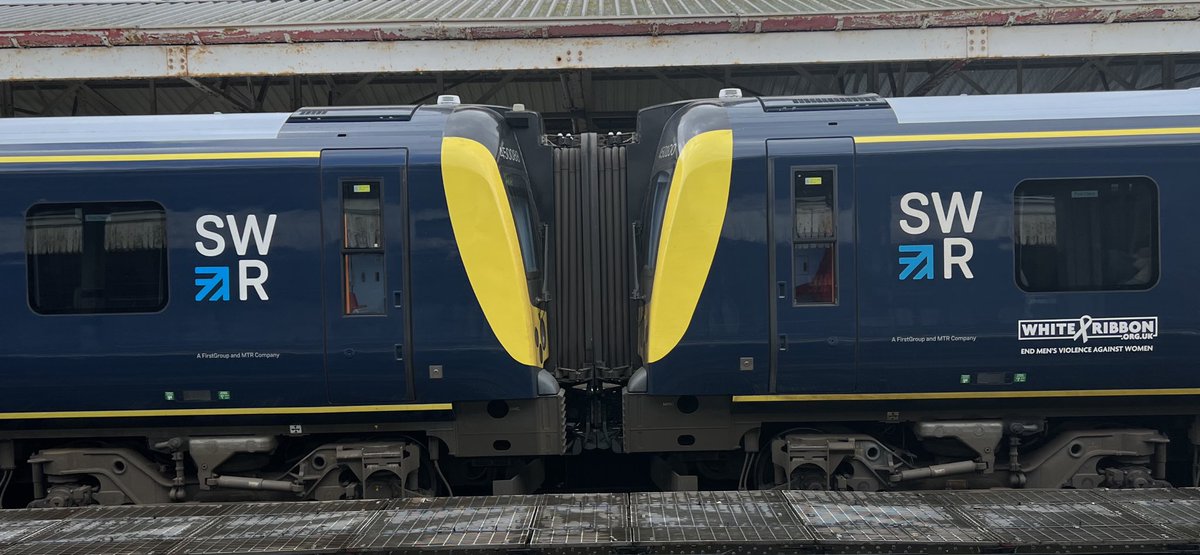 PlatformEdge1's tweet image. Portsmouth Harbour ✅

313220 prepares to depart but before boarding I saw some South Western class 450s #Class313 #Class450