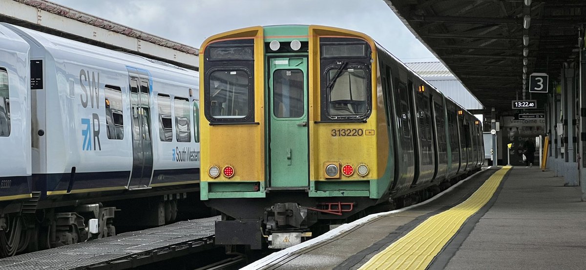 PlatformEdge1's tweet image. Portsmouth Harbour ✅

313220 prepares to depart but before boarding I saw some South Western class 450s #Class313 #Class450