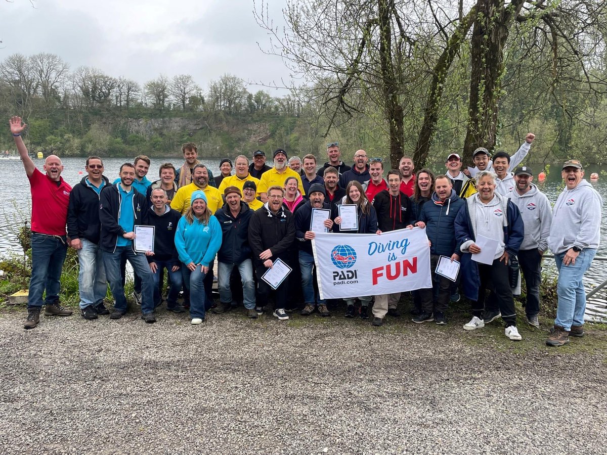 Parrottfish SCUBA tweet media