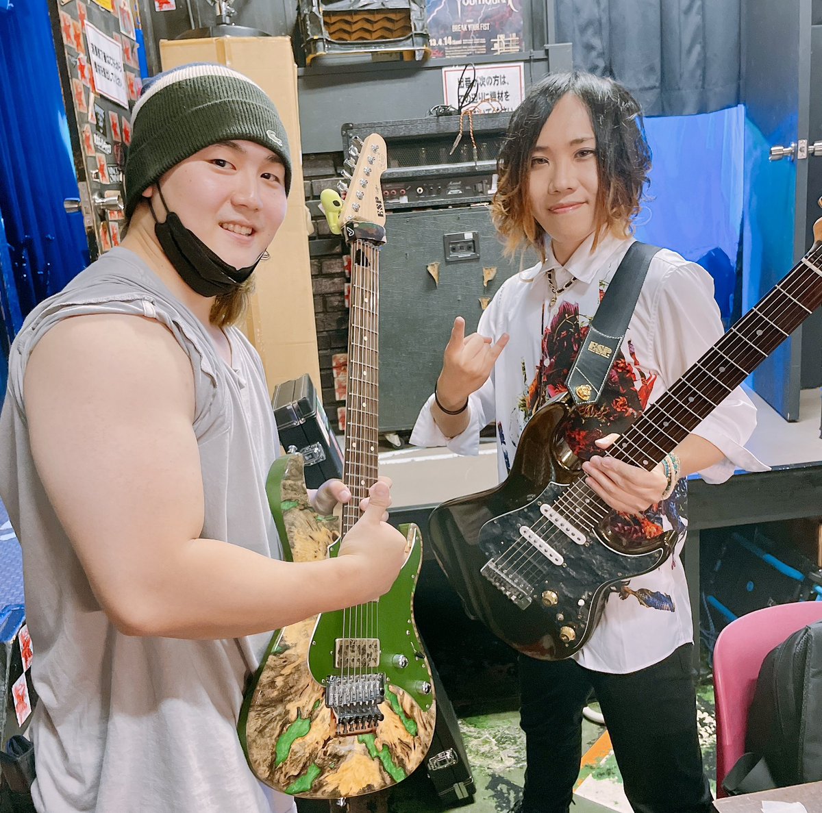 shunskpir0pir0's tweet photo. 本日対バンだったJoe-Gさん(@kairaitan )と!
兀突骨ハンパなくヤバかったなー!!!
命を乗せるピッキングがほんとに刺さりました!!
やはりギターヒーローでした!!
ありがとうございました!!!🎸🔥
@ESPGuitarsJP
#espguitars
#espsnapper https://t.co/LemfFFFWmF