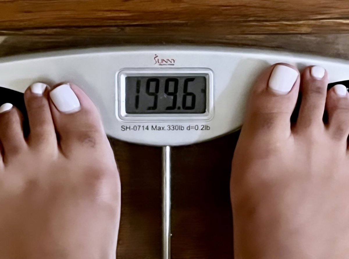 LiveWellWithLS's tweet image. Lol not to much on my feet but look who’s no longer 2-something! 😂🙌🏾