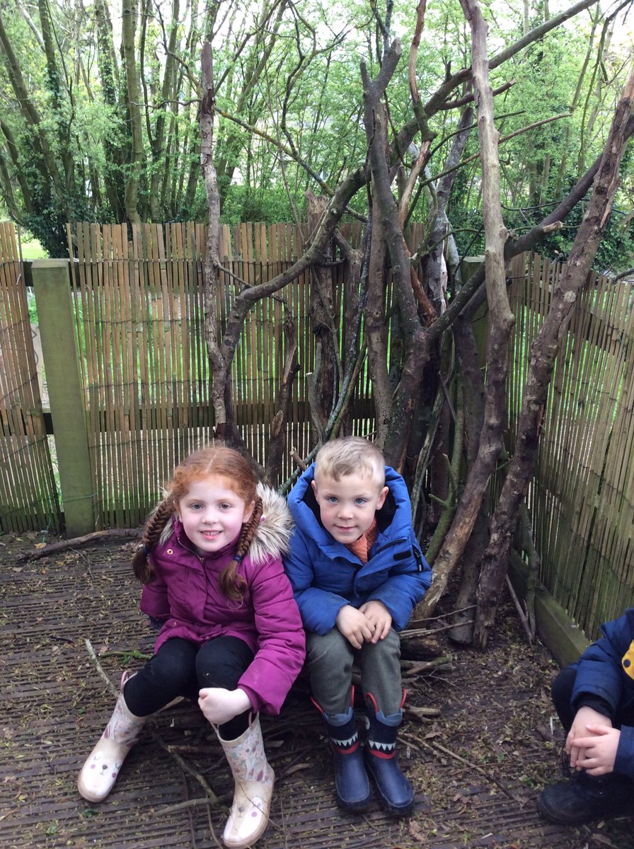 AppleySaintsCE's tweet photo. #ABASYR making a woodland throne in the forest this morning. We thought hard about the size of the branches we were hunting for. Some as tall as me and some as long as an arm! #ABASMat @FriendsPrimary @WN6_Mums @ShevCommunity https://t.co/EcmWqd33Po