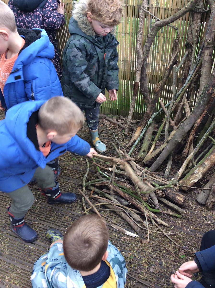 AppleySaintsCE's tweet photo. #ABASYR making a woodland throne in the forest this morning. We thought hard about the size of the branches we were hunting for. Some as tall as me and some as long as an arm! #ABASMat @FriendsPrimary @WN6_Mums @ShevCommunity https://t.co/EcmWqd33Po