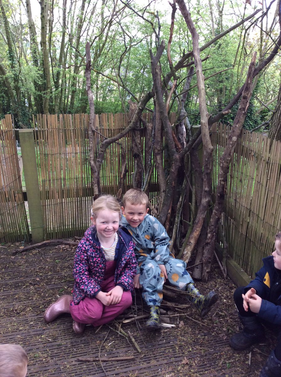AppleySaintsCE's tweet photo. #ABASYR making a woodland throne in the forest this morning. We thought hard about the size of the branches we were hunting for. Some as tall as me and some as long as an arm! #ABASMat @FriendsPrimary @WN6_Mums @ShevCommunity https://t.co/EcmWqd33Po