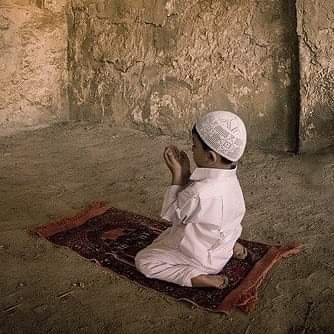 BozacinnShahidi's tweet image. Hz. Süleyman&apos;ın duası: 
&quot;Rabbim; bana, anama, babama lütfettiğin nimete şükretmemi, senin beğeneceğin faydalı bir iş yapmamı kalbime ilham eyle! Rahmetinle beni iyi kulların arasına sok!”

#Neml Suresi, 19. #Ayet

#akademikZam