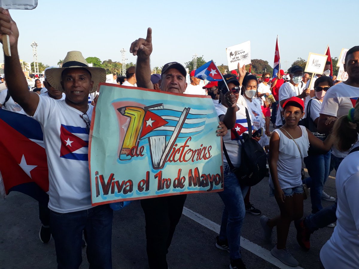 osmelitovargas's tweet photo. El #SNTECDGranma reafirma su compromiso con la #RevoluciónCubana. #ALaPatriaManosYCorazón viva el #1rodeMayo #EducaciónGranma #BuróSindicalEducaciónGranma #CubaMined @CapoNapoles @DrRobertoMOjeda @JosefaMigdalia @ortiz_uriarte @YanetsyTerry @TaniaMariaHere1 @Eugeniocubano https://t.co/FK45LOgIrz