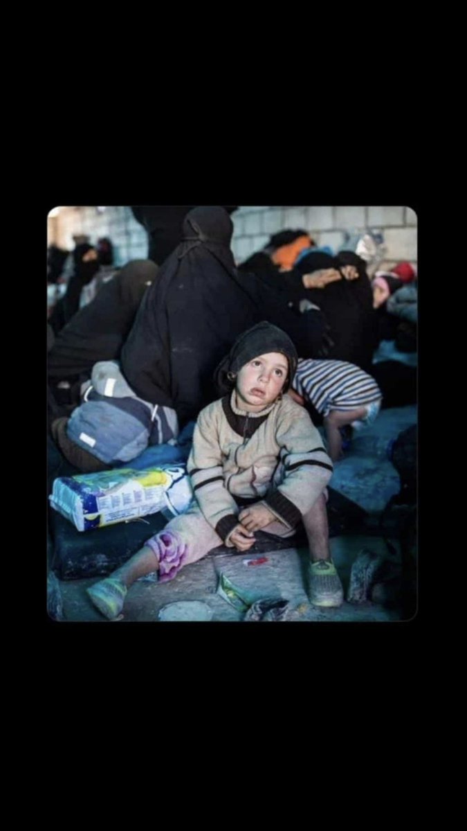 Gözyaşı selini seyreder dururum 
Uzatıp elimi silemem silemem 

Hani bir yanımız dökülür kanımız 
Yanıyor canımız yanma dur diyemem 

Ölüme Terkedilmiş Anneler 
Çocuklar Annesiz Uyuyor